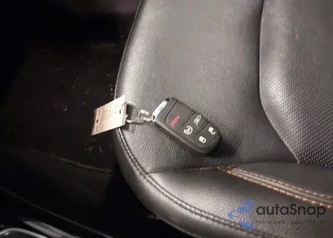 2018 Jeep Compass Limited 4X4 из США, поврежденный, VIN 3C4NJDCB5JT284303